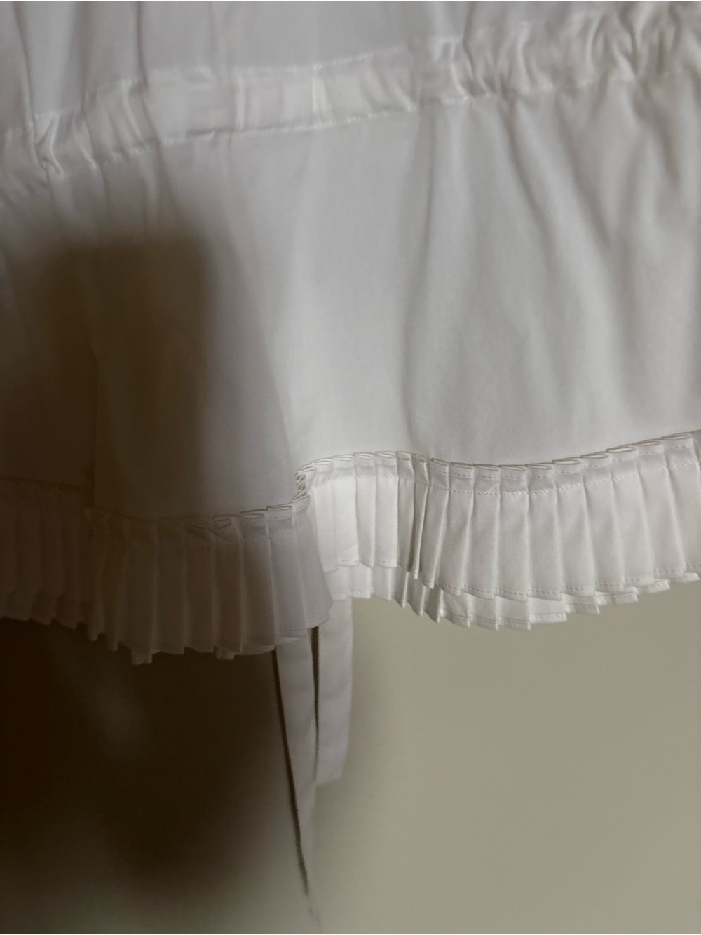 RIANI- size 4 US Sleeveless White Pleated Trim Tie-Front Blouse - Picture 5 of 17